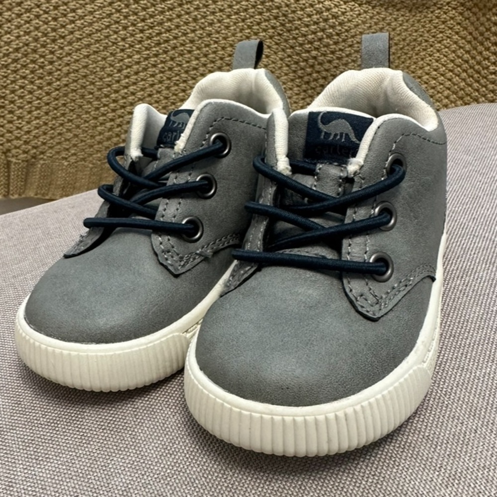 Carters 5T grey shoes in PERFECT condition!